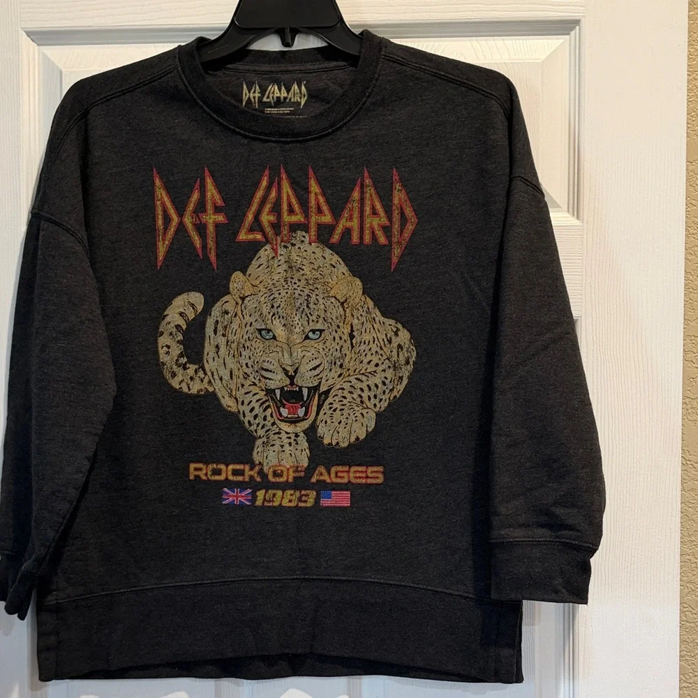 Def Leppard Women's Black Graphic Sweatshirt - Rock of Ages Medium - Picture 1 of 5